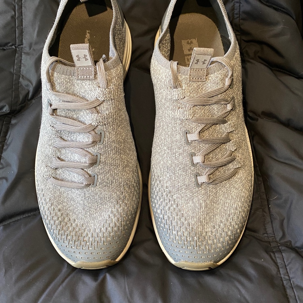 Tennis Shoes - Under Armour - size 8